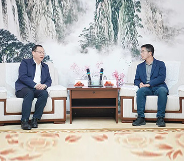 宜賓市政府及中車(chē)株洲所領(lǐng)導(dǎo)一行蒞臨鵬輝能源考察交流