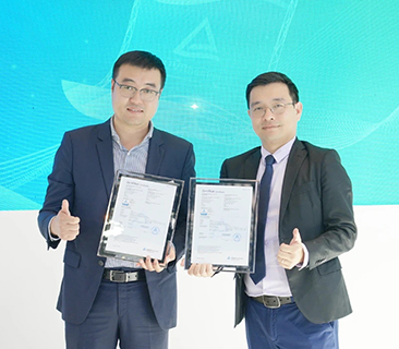 權(quán)威認(rèn)證賦能出海！TüV萊茵為鵬輝能源5MWh集裝箱頒發(fā)歐標(biāo)&美標(biāo)雙認(rèn)證證書(shū)